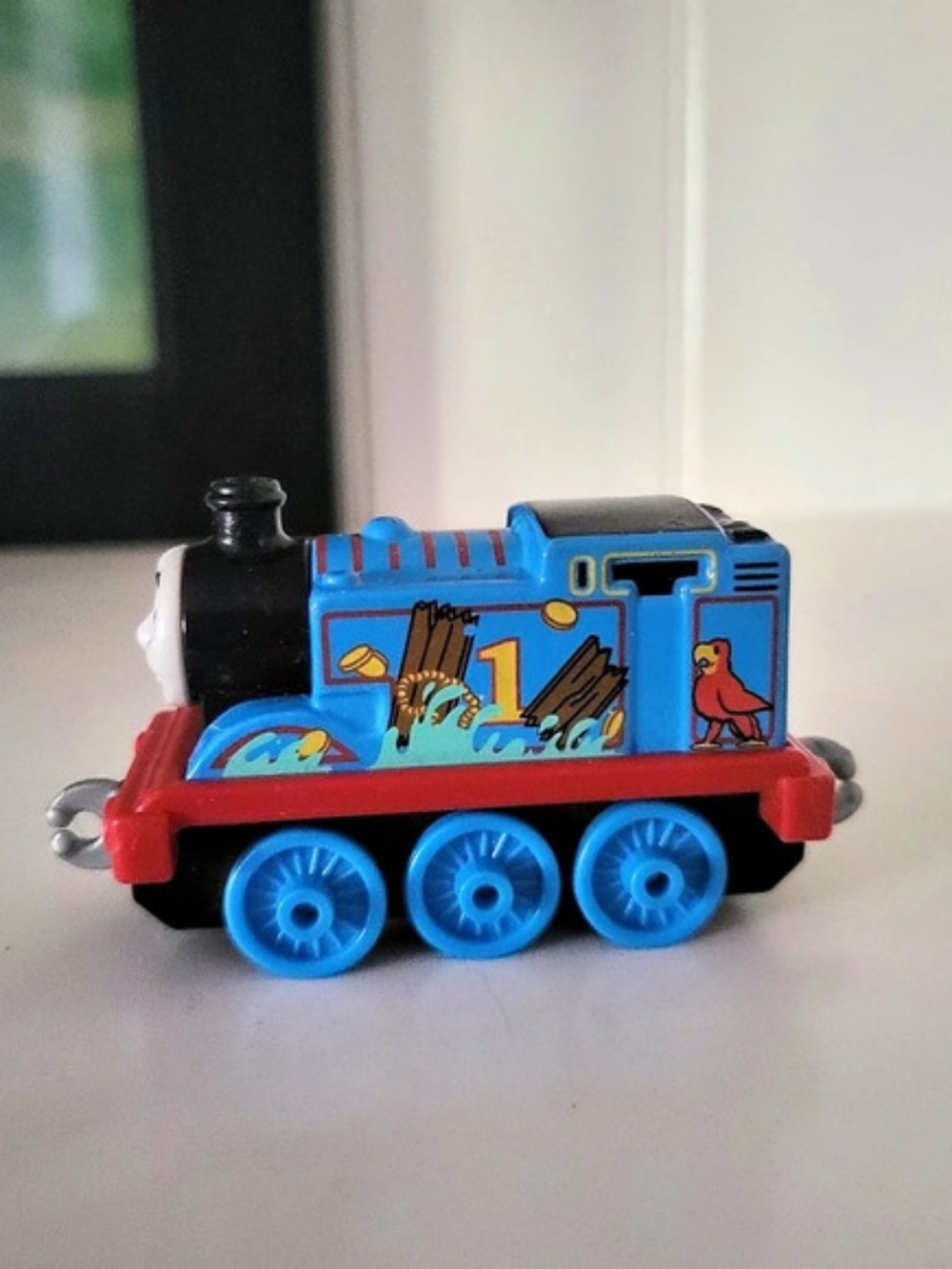Thomas & Friends Metal Diecast Thomas - Parrot Bird Design Toy Train Blue & Red